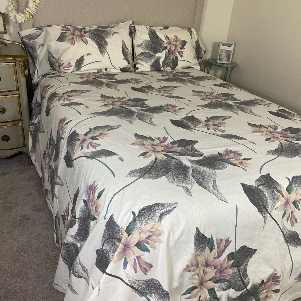 Wamsutta Vintage 70s floral King flat sheet and pillow cases .